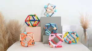 Blue Ribbon Toys ของเล่นไม้เขย่าเสียงรูปทรงหลายเหลี่ยม(GRABBER) กระตุ้นความอยากรู้อยากเห็น และพัฒนาการการได้ยินเด็กในวัยแรกเกิด