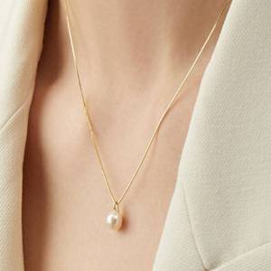 Huitan Elegant Simulated Pearl Women Pendant Necklace for Engagement Party Charming Accessories Fashion Daily Versatile Jewelry