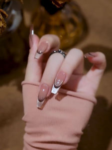 เล็บใส่ได้แบบฝังเข็มขัดตาแมวสไตล์ฝรั่งเศส ตกแต่งเล็บแบบฝังเข็มขัดได้ด้วยมือ 3 ปี อุปกรณ์เสริมความงามสำหรับเล็บ