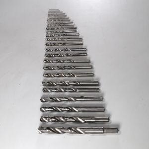 K55 Mata Bor Putih HSS WHITE STRAIGHT Satuan Besi Kayu Twist Drill Stainless Baja Aluminium\\n\\n Apa itu Mata Bor Putih HSS?\\n\\nMata bor putih HSS (High Speed Steel) adalah jenis mata bor berkualitas tinggi yang dirancang untuk menghadapi berbagai jenis bahan, termasuk besi, kayu, stainless steel, dan baja aluminium. Mata bor ini dikembangkan dengan teknologi modern untuk memberikan performa maksimal dalam proses pemboran.\\n\\n Kualitas Tinggi Mata Bor\\n\\nMata bor putih HSS memiliki kualitas yang tinggi karena terbuat dari bahan berkualitas tinggi dan proses pembuatan yang cermat. Dengan menggunakan mata bor ini, Anda dapat memastikan hasil kerja yang akurat dan tahan lama.\\n\\n Penggunaan Mata Bor Straight\\n\\nMata bor straight digunakan untuk membuat lubang lurus pada berbagai jenis bahan. Dengan desainnya yang sederhana namun efektif, mata bor ini dapat memberikan hasil kerja yang rapi dan presisi.\\n\\n Kelebihan Mata Bor Besi Kayu Stainless\\n\\nMata bor putih HSS memiliki beberapa kelebihan yang membuatnya menjadi pilihan yang tepat untuk berbagai jenis pekerjaan. Beberapa kelebihannya antara lain:\\n\\n- Tahan lama dan tahan terhadap aus\\n- Mampu menembus bahan keras dengan mudah\\n- Desain ergonomis untuk kenyamanan pengguna\\n\\n Cara Menggunakan Mata Bor Putih HSS\\n\\nBerikut adalah langkah-langkah penggunaan mata bor putih HSS:\\n\\n1. Siapkan peralatan yang diperlukan, seperti mesin bor dan mata bor putih HSS.\\n2. Pasang mata bor pada mesin bor dengan hati-hati.\\n3. Atur kecepatan mesin bor sesuai dengan jenis bahan yang akan dibor.\\n4. Mulai proses pemboran dengan perlahan dan perhatikan hasil kerja.\\n\\n Tips & Trik\\n\\nBerikut adalah beberapa tips dan trik yang dapat membantu Anda menggunakan mata bor putih HSS dengan lebih efektif:\\n\\n- Pastikan mata bor dan mesin bor dalam kondisi baik sebelum digunakan.\\n- Gunakan pelumas yang sesuai untuk membantu proses pemboran.\\n- Periksa hasil kerja secara berkala untuk memastikan presisi dan akurasi.\\n\\n Perbandingan Dengan Mata Bor Lainnya\\n\\n Perbandingan dengan Mata Bor Baja Aluminium\\n\\nMata bor putih HSS memiliki keunggulan dibandingkan mata bor baja aluminium dalam hal ketahanan terhadap aus dan kemampuan menembus bahan keras. Selain itu, mata bor putih HSS juga memiliki desain ergonomis yang membuatnya lebih nyaman digunakan.\\n\\n Perbandingan dengan Mata Bor Lainnya\\n\\nMata bor putih HSS juga memiliki keunggulan dibandingkan mata bor lainnya dalam hal kualitas bahan dan desain. Mata bor ini dirancang untuk memberikan hasil kerja yang akurat dan tahan lama.\\n\\n Kesimpulan\\n\\nMata bor putih HSS adalah pilihan yang tepat untuk berbagai jenis pekerjaan pemboran. Dengan kualitas bahan yang tinggi dan desain yang efektif, mata bor ini dapat memberikan hasil kerja yang akurat dan tahan lama. Rekomendasi penggunaan mata bor putih HSS adalah untuk pekerjaan pemboran pada besi, kayu, stainless steel, dan baja aluminium.\\n\\n Keunggulan K55 Mata Bor Putih HSS\\n\\nBeberapa keunggulan dari K55 mata bor putih HSS antara lain:\\n\\n- Kualitas bahan yang tinggi\\n- Desain ergonomis untuk kenyamanan pengguna\\n- Tahan lama dan tahan terhadap aus\\n- Kemampuan menembus bahan keras dengan mudah\n}