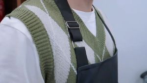 Kitchen Waterproof And Oil Resistant Apron PU Leather Apron Home Wear-resistant Leather Apron Hanging Neck Apron Black Apron