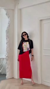 ML1014 เซทเนื้อยืดคอกลมแขนสั้น ทรง Oversize สกรีนลายแบบแกลมเว่อร์ มาพร้อมกระโปรงยาวเข้ารูป Clothing Women