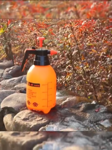 Handheld Garden Sprayer 2-LITER Portable Pressurized Sprayer One Hand Pressure Sprayer Bottle Adjustable Nozzle -Keimav