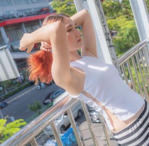 เสื้อกล้ามสีขาวเว้าข้าง-Jarbstuff