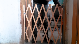 Retractable Folding Dog Gate Wooden Fence Isolation Fence Pet Safety Separation Barrier for Indoors and Outdoors