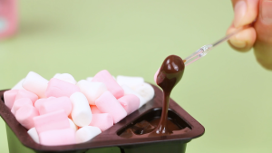 MANA MARSHMALLOW WITH CHOCOLATE SNACK 35G