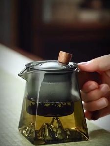 【OPTIMUM】Japanese-style Wooden Handle Glass Teapot Creative Mountain View Design Square Household Teapot Single Pot High Temperature Can Be Heated Teapot