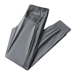 ROMON | กางเกงลำลองผ้าไหมน้ำแข็งชายฤดูร้อนบางยืดหยุ่นแห้งเร็ว กางเกงขายาวทรงหลวมสำหรับเล่นกีฬาในบ้าน ผ้าไนลอนผสมยางยืด