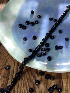 ลูกปัดหยกสีดำธรรมชาติรูปร่างไม่สม่ำเสมอ 6*8 มม. อุปกรณ์ทำเครื่องประดับ DIY เครื่องประดับโซ่คอ สร้อยข้อมือ วัสดุ S193