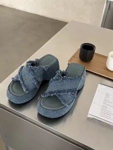 2024 Design sense niche r denim cross strap thick bottom slope heel womens casual beach sandal slippers