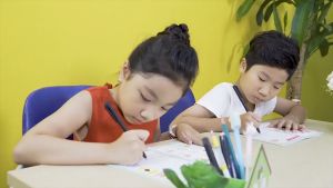 Bộ gồm 3 cuốn vở tập viết với bút mực tự xóa thần kỳ Thanh Nga (Luyện nét chữ đẹp chữ số) kèm 2 bút 2 kê tay 6 ngòi