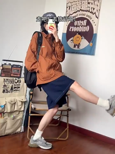 ระบายอากาศได้เบาเป็นพิเศษ UPF100 เสื้อผ้าป้องกันรังสียูวีฤดูร้อนกีฬากลางแจ้งมีฮู้ด ปกตั้ง ป้องกันรังสียูวีบางเสื้อแจ๊กเก็ต โพลีเอสเตอร์ เส้นใย