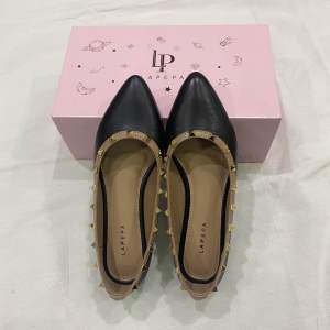 Lapepa JEMMA Sepatu Wanita Terbaru Berhias Paku Piramid Kekinian