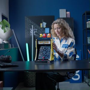 LEGO Icons 10323 PAC-MAN Arcade (2651 Pieces) Mainan Susunan Balok (18 Tahun+)