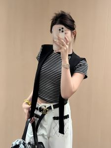 เสื้อยืดคอกลมแขนสั้นผู้หญิงฤดูร้อนปี 2025 สไตล์ลำลอง ลายทาง คอกลม แขนสั้น ผ้าคลุมไหล่ แฟชั่นลำลอง ฤดูร้อน 2025