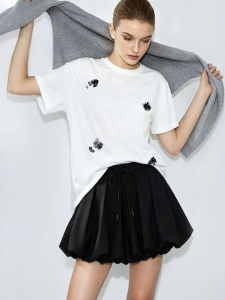 AMII | Round Neck Dropped Shoulder Handmade Beaded Floral and Ink Painting T Shirt