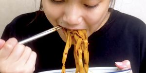 [ GRANDMA BAN MAIN ] GRANDMA CRISPY SHRIMP CHILLI  - CHILLI RECIPE FROM AMOY STREET FOOD HAWKER ( PRODUCT OF SINGAPORE )