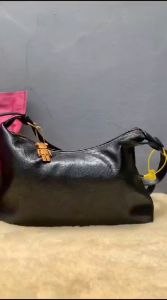 Tas Bahu Wanita Import Kapasitas Besar Shoulder Bag Cewek Simple Tas Wanita Crossbody Bag Cewek Kulit Pu Black dan Coffee 228222 2822