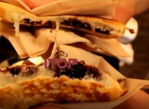 Máy làm bánh Poo hình cục shit dùng điện