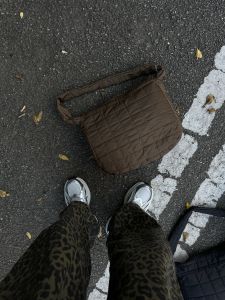 กางเกงยีนส์ทรงหลวมสำหรับใส่ทำงานลายพรางเสื้อผ้าคู่รัก OKKO กางเกงขายาวทรงหลวมสไตล์ย้อนยุคสำหรับฤดูใบไม้ร่วง