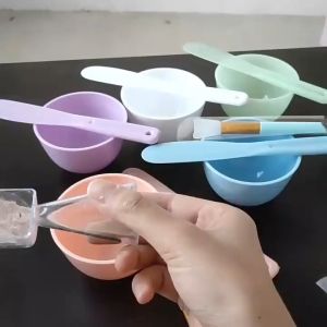 Yumi แปรงมาสก์ซิลิโคน หน้ากาก DIY เครื่องมือความงามแผ่นปาดครีมมาส์ก mask brush