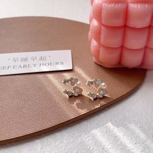 Silver needle pearl flower temperament light luxury simple ear clip womens earrings niche design high-end earrings