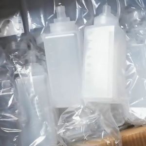 Chai Đựng Nước Sốt Tương Ớt Có Nắp Đậy Mềm Dẻo Cao Cấp Có Vạch Đo Dung Tích Hàng Mới Cao Cấp Dùng Cho Quán Ăn Bếp..