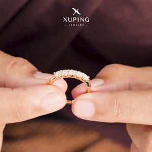 Xuping Cincin Wanita Kasual Lapis Emas Mata 5 Bulat GG4 0121250443