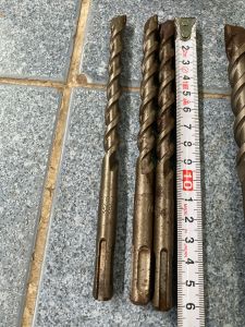 Khoan tườngbê tông chuôi gài SDS PLUS.