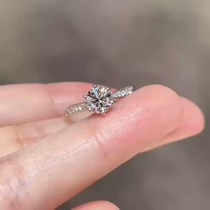 BW jewerly Moissanite Ring แหวน แหวนเงินแท้ 925 แหวนเพชร เพชรโมอีส แหวนแฟชั่น ของขวัญ J008Z