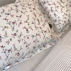 4ลายดอกเดซี่ ชุดเครื่องนอน ผ้าปูที่นอน ผ้านวม ปลอกหมอน ครบชุด6ชิ้น พร้อมส่งทุกขนาด มีเก็บเงินปลายทาง
