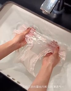 กางเกงชั้นในผ้าไหมน้ำแข็งเนื้อนุ่มไร้ตะเข็บ กางเกงชั้นในลูกไม้เซ็กซี่สำหรับผู้หญิง สวมใส่สบาย ระบายอากาศได้ดี แห้งเร็ว