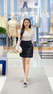 [MUA 2 GIẢM 70K] Chân Váy Nữ GUMAC Form A Đính Hạt Phối Nơ Trang Trí Có Lót Quần Thoải Mái Tự Tin Vận Động LVE1025 - LVG05047