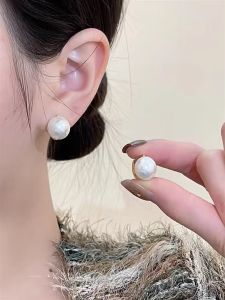 Minimalist Pearl Ear Clip 2024 New Arrival Best Selling Fancy Generous Earrings Light Luxury Minority All-Match Commute Earrings for Women