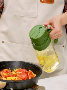 [LOCAL STOCK-Deliver in 1-3 days] 550ML 2 In 1 Oil Dispenser Spray & Pour Dual Use Glass Oil Bottle Auto Flip Lid Anti Drip 304 Stainless Steel Nozzle Kitchen Condiment Container For Olive Oil Vinegar Soy Sauce