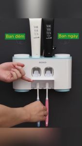 Kệ nhả kem đánh răng tự động Ecoco 4 cốc E1802 - Kệ nhà tắm đa năng dán tường - Bộ kệ treo bàn chải nhà vệ sinh kèm ly - Bộ dụng cụ nặn kem