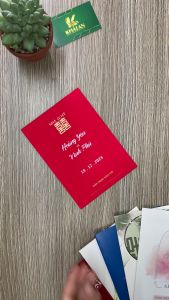 BTD102-315 - Thiệp cưới dạng đứng 12.6x17.6cm chất liệu giấy Đỏ Nhung 240gsm