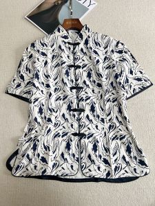 เสื้อเชิ้ตแขนสั้นผ้าไหมหม่อนสไตล์จีนย้อนยุคใหม่ เสื้อเชิ้ตผู้หญิงทรงเข้ารูปพิมพ์ลายดอกไม้ สไตล์ชุดกี่เพ้า