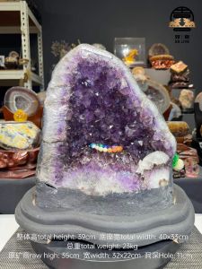 raw stone amethyst purple stand with rutilated and also custom made base 💯天然紫晶钱袋子 鲨鱼洞🦈 钛晶共生 右侧底部方解石💰 边部带有薄皮玛瑙 🆓附送特制实木底座  整体高total height: 39cm  底座宽total width: 40x33cm  总重total weight: 23kg 原矿高raw high: 35cm  宽width: 32x22cm  洞深Hole: 11cm