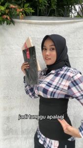 Korset Stagen Perut Golden Nick 901T Tulang Pengait Model Tinggi