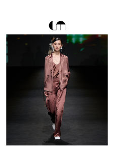 Fashion Show Matching Light Shiny Summer Suit
