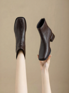 Josiny | Plush Thick Heel Chelsea Boots