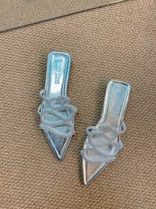 Dép lê mũi nhọn gắn đá hình rắn xinh đẹp mẫu mới GB75