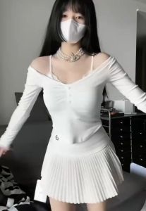 เสื้อยืดผู้หญิง ทรงครอปแขนยาว แต่งกระดุมกลางอก เสื้อซับตัวในแต่งขอบลูกไม้เย็บติด เป็นสายเดี่ยว เสื้อครอป เซ็ต 2 ชิ้น #021