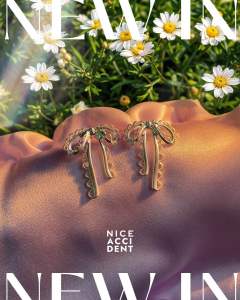 Nice Accident รุ่น ‘Lace Bow’ | ต่างหูโบว์เงินแท้ S925 ดีเทลสวย (Silver Filigree Bow Earrings)