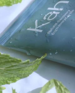 Kahf Skin Energizing and Brightening Face Wash 100 ml - Sabun Pembersih Wajah Pria Untuk Kulit Cerah Bebas Kusam