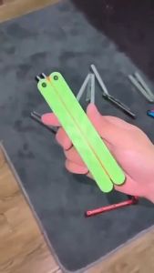 3D Gravity Carrot Knife Toys Fake Magic Stress Relief Toys Childrens Birthday Gift