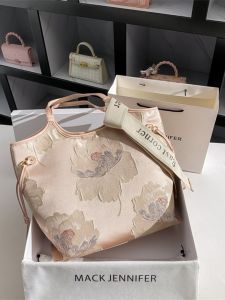 Elegant Embroidered Tote Bag Womens Commuter Large Capacity Fashionable Single Shoulder Armpit Bag Casual Style Magnetic Buckle Closure