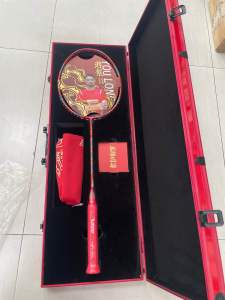 Set hộp Vợt cầu lông VS You Long combo nguyên hộp đỏ chính hãng