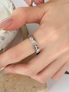 Elegant Silver Micro-Paved Diamond Ring: A Stylish Open Finger Ring for Women